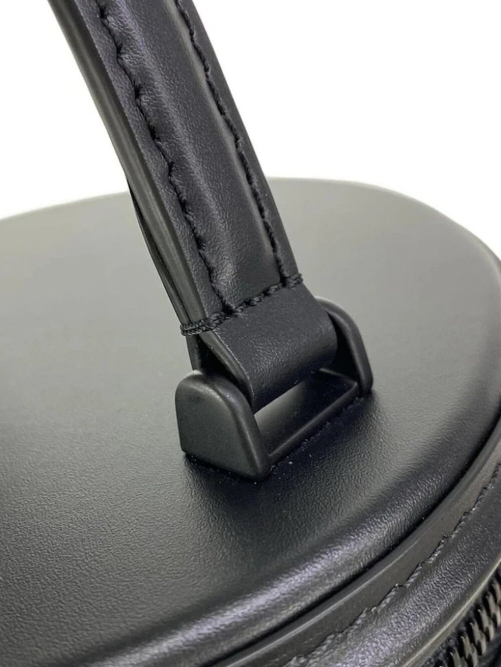 LOUIS VUITTON Cannes M20363 Noir Monogram Lace - RFID : confirmed Vanity Bag - Picture 6 of 16